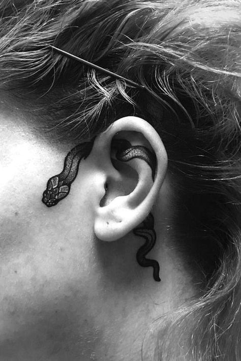 Around Ear Tattoo, Snake Behind Ear Tattoo, Snake And Butterfly, Ear Tattoo Design, Small Snake Tattoo, Hp Tattoo, Tattoo Behind Ear, Simple Tattoos For Women, Dark Skull