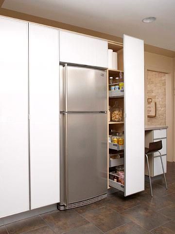 Clever use of space next to the fridge Pantry Space, Refrigerator Wall, Perfect Pantry, Pantry Room, Stock Cabinets, Kitchen Design Trends, Home Entrance Decor, Entrance Decor, Kitchen Inspo