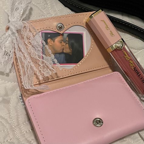 wallet, couple, aesthetic purse, too faced, lip gloss, makeup, aesthetic, coquette, cute, girly, pink, pink aesthetic Women Wallet Aesthetic, Aesthetic Wallets For Women, Pink Wallet Aesthetic, Cute Wallet Aesthetic, Too Faced Lip Gloss, Wallet Aesthetic, Aesthetic Purse, Lip Gloss Makeup, Cute Wallet