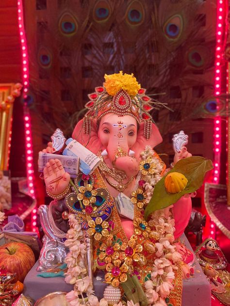 Ganpati Bappa Snapchat Story, Ganpati Snapchat Story, Ganpati Decoration Theme, God Pic, 90s Bollywood Fashion, Bengali New Year, Decoration Theme, Parents Quotes, Shri Ganesh Images