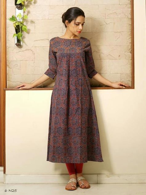 Kalamkari Kurti Designs Latest, Kalamkari Kurti Designs, Kalamkari Kurti, Casual Kurti, New Kurti Designs, Churidar Designs, Simple Kurta Designs, Simple Kurti Designs, Kurti Designs Latest