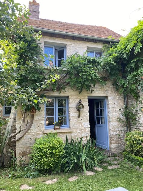 Provence House, Cottage House Interior, Peace And Serenity, Houses In France, Cottage Exterior, Yellow Houses, Casa Exterior, French Cottage, English House