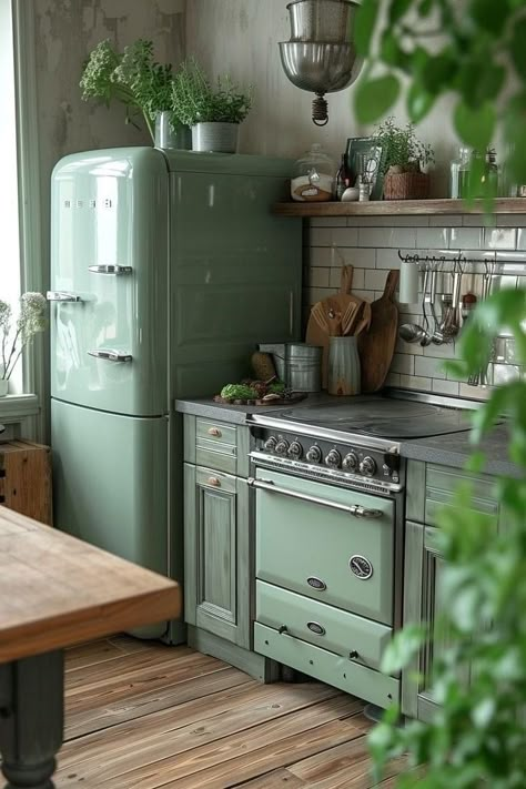 Green Retro Kitchen, Gold Appliances, Green Kitchen Appliances, Vintage Green Kitchen, Retro Kitchen Ideas, Retro Kitchen Appliances, Vintage Kitchen Appliances, Vintage Fridge, Vintage Kitchen Gadgets