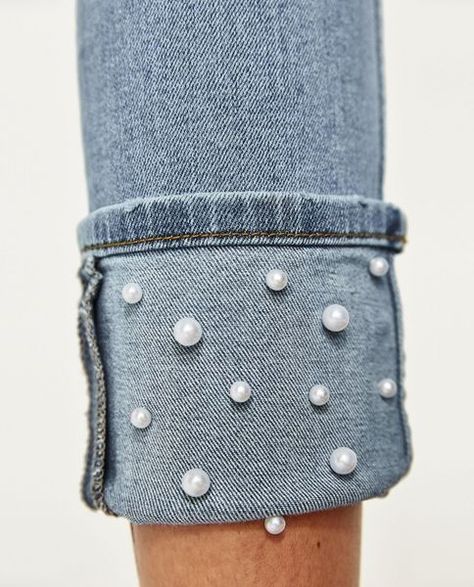 Jeans With Pearls, Artisanats Denim, Jean Diy, Jeans Refashion, Diy Jeans, Look Jean, Diy Clothes And Shoes, Sewing Clothes Women, Denim Projects