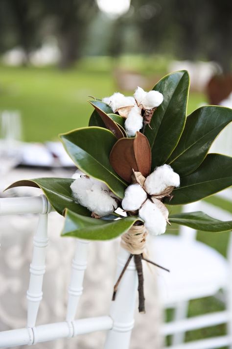 Cotton & Magnolia leaves in a mason jar tied with straw, burlap or lace for simple centerpieces. 50th sign coming up through center Cheap Wedding Centerpieces, Magnolia Wedding, Deco Champetre, Cotton Decor, Cotton Wedding, Simple Centerpieces, Magnolia Leaves, Wedding Centerpieces Diy, Southern Weddings