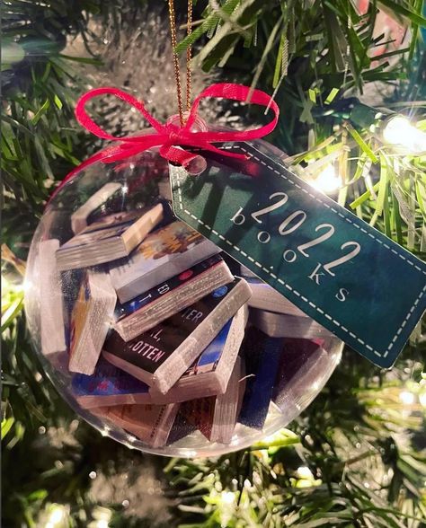 Bookish Crafts, Book Ornaments, Bookish Christmas, Book Ornament, Tiny Books, Books Diy, Reading Club, Reading Aesthetic, Miniature Book