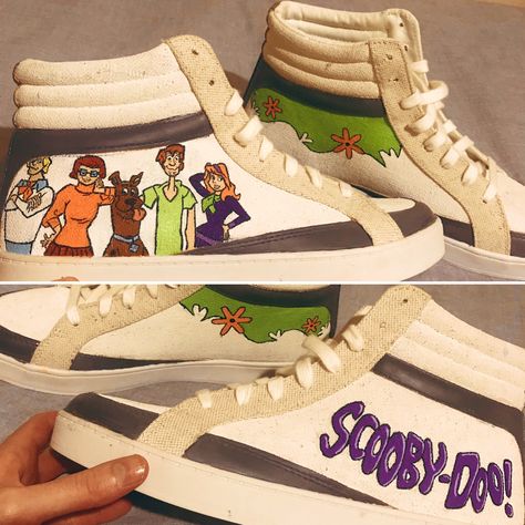 Scooby Doo Shoes, Diy Sneakers, Painted Sneakers, Hippie Painting, Shoes Ideas, Shoes Drawing, Custom Vans, Fashion Diy, Shoe Art