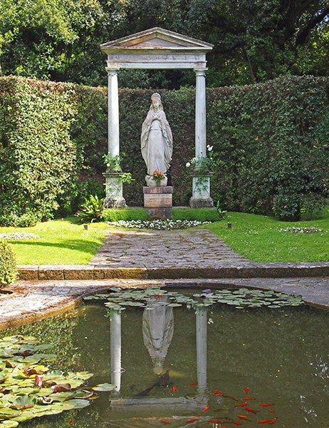 On their visits to Castel Gandolfo, popes John Paul II and Benedict XVI would often pause in the Giardino della Madonna, in front of a 20th-century statue of the Virgin Mary. Marian Garden, Grotto Design, Blessed Mother Statue, Sacred Garden, Prayer Garden, Benedict Xvi, Earthly Delights, Virgin Mary Statue, Garden Of Earthly Delights