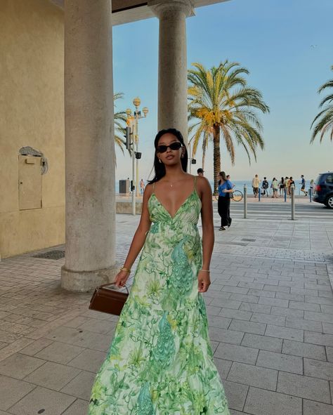 The perfect long dress for an eurotrip summer ! Get more summer outfit idea on my instagram account. 

#summeroutfit #summerdress #summerdress #sundress #outfitinspiration #outfitideas #summeroutfitideas #longdress #whattowear #outfitinspo #summerlook #eurosummeroutfit #southoffrance #frenchriviera #cotedazur #summerinfrance Green Summer Dress, Green Sundress, Green Summer Dresses, Outfit Idea, Summer Outfit, Summer Looks, Instagram Account, Summer Dress, Sundress