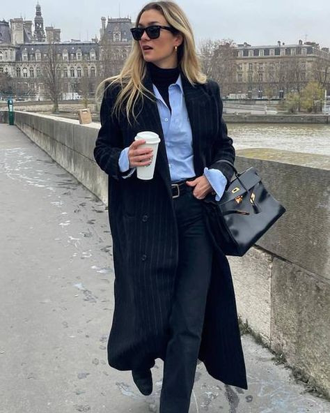 7 Dated Handbag Trends That Have Disappeared (For Now) | Who What Wear Turtleneck Outfits, Turtleneck Under, Old Money Fashion, Female Office, Nyc Fall, Money Fashion, Turtleneck Outfit, French Girl Style, Looks Street Style