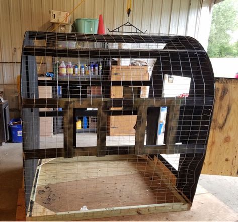 DIY Bale Blind | Mossy Oak Hay Bale Blind Diy, Hunting Blinds Diy, Diy Hunting Blinds, Diy Deer Blind, Pallet Duck Blind, Home Made Hunting Blinds, Dear Hunting, Hay Bale Blind, Pallet Hunting Blind