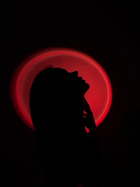 Red Light Photoshoot, Sunset Photoshoot Ideas, Light Photoshoot, Neon Photoshoot, Silhouette Photography, Studio Photography Poses, Multiple Exposure, Female Art Painting, Shadow Art