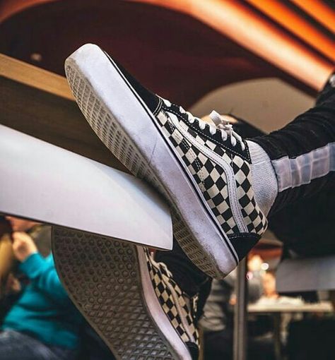 Vans Checkerboard Outfit, Looks Vans, Checkerboard Outfit, Vans Old Skool Checkerboard, Vans Outfits, Jordan New, Street Wear Style, W Shoes, Vans Outfit