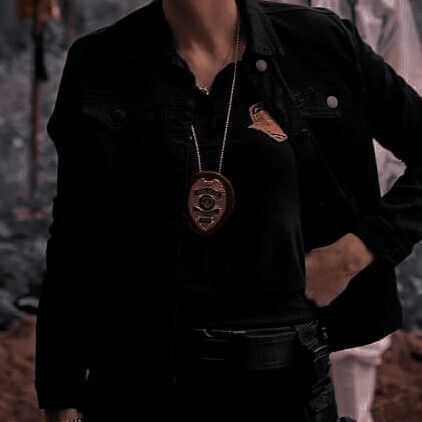 Female Police Detective, Police Lieutenant Aesthetic, Black Female Cop Aesthetic, Female Cop Oc, Police Detective Aesthetic, Detective Aesthetic Outfit Women, Female Cop Aesthetic, Female Police Officer Aesthetic, Police Woman Aesthetic