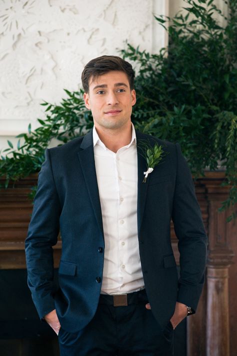 semi formal groom style with relaxed button down and navy suit Casual Groom Outfit, Casual Wedding Suit, Groom Suit Navy, Casual Groom Attire, Navy Suit Wedding, Garden Wedding Ideas, Casual Grooms, Costum Elegant, Casual Wedding Attire