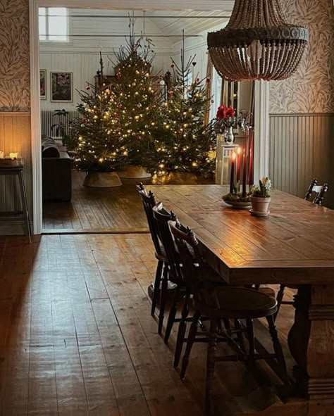 Christmas Scandinavian Style, Swedish Home, My Scandinavian Home, Happy Saturday Friends, Cozy Christmas Decor, Merry Christmas Eve, Swedish Christmas, Cottage Interior, Swedish House