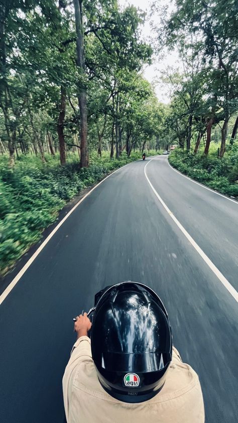 Bike Travel Photography, Alive Tattoo, Aesthetic Bike, Travel Instagram Ideas, Instagram Design Creative, Cool Nike Wallpapers, Aesthetic Objects, Boy Blurred Pic, Dont Touch My Phone Wallpaper