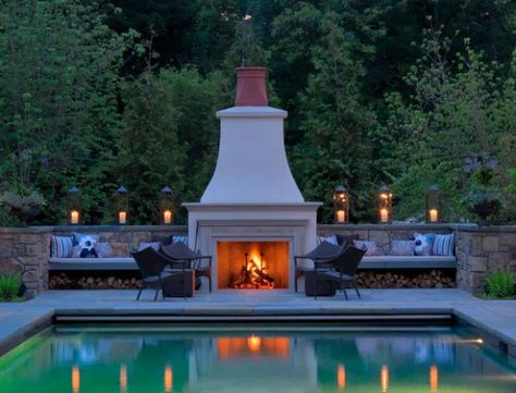 Outdoor Inspiration: Stunning Design Ideas For Fireplaces By The Pool Moderne Pools, Outdoor Fireplace Designs, Boston Design, Patio Fireplace, Traditional Fireplace, Landscape Designs, Patio Designs, Built In Bench, Swimming Pool Designs