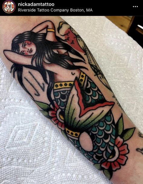 Siren Mermaid Tattoos, Traditional Mermaid Tattoos, Mermaid Sleeve Tattoos, Fantasy Imagination, Sailor Jerry Tattoo, Traditional Tattoo Drawings, Pin Up Mermaid, Jerry Tattoo, Mermaid Tattoo Designs