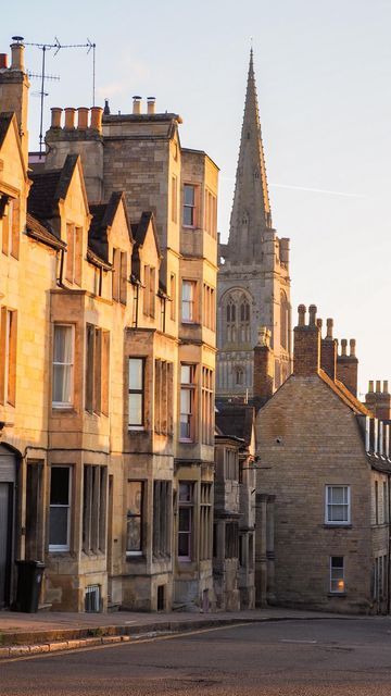 Flying Scots Girl on Instagram: "Chilly Stamford morning ❄️ . The gorgeous town of Stamford in Lincolnshire was looking lovely on this chilly winter morning earlier in the year! It’s been popular as a film set since it looks like you’ve stepped back in time to the Georgian period! . 📍Stamford, England . 🎵 Skin, Adrian Berenguer . #stamford #england #lincolnshire #visitengland #weloveengland #thisprettyengland #lovegreatbritain #dreamylittleplaces #prettycornersofeurope #visitstamford #visitlin Stamford England, British Interior, Visiting England, Winter Morning, Winter Mornings, Film Set, Back In Time, Great Britain, In Time