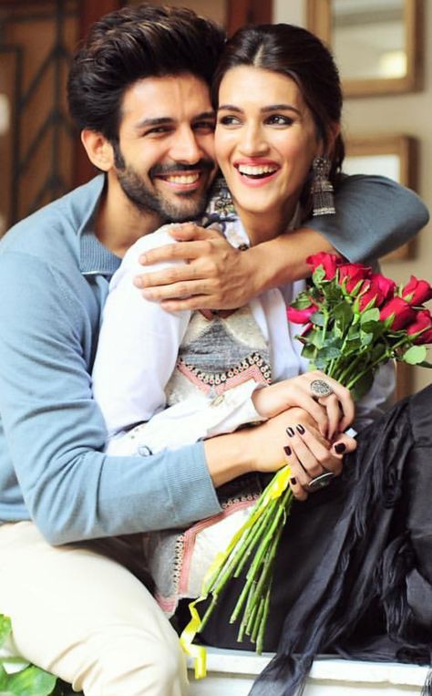 Bf Pics, Pose Prewedding, Bollywood Images, Kartik Aaryan, W Two Worlds, Wedding Photoshoot Poses, Gf Bf, Pre Wedding Poses, Bollywood Couples