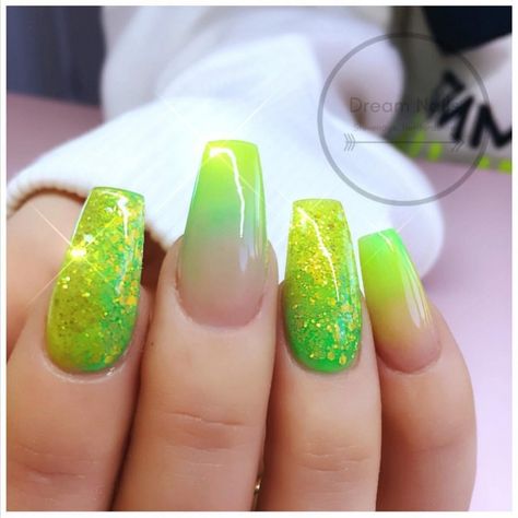 Lime Green Dip Nails, Neon Green Nails Square, Neon Yellow Glitter Nails, Neon Green Glitter Nails, Neon Lime Green Nails, Neon Green Ombre Nails, Green And Yellow Nails Design, Lemon Lime Nails, Neon Lime Nails