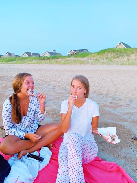 Beach Goals, Preppy Beach, Preppy Lifestyle, Bestie Goals, Bff Pictures, Preppy Summer, Preppy Aesthetic, Best Friend Goals, Summer Photos