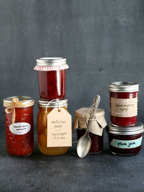 If you are looking for fun ways to package your jars of home-canned goodies for gifts, here are 7 ideas to get you started. I am not a crafty person, let me just get that out there. But I do love to give gifts, especially food. Every fall I put up a little extra preserves, … Plum Butter Recipe, Jam Gift Basket, Preserves Packaging, Canning Gifts, Jelly Gift, Plum Butter, Completely Delicious, Jam Packaging, Jam Gift