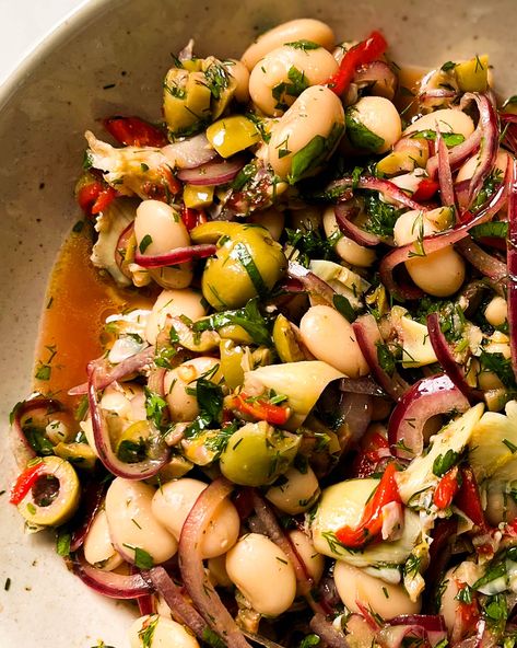 Think marinated butter beans, paired with pickled red onion, olives, roasted red pepper, and artichoke hearts, tossed in a zesty marinade. Butter Beans Recipe, Food Motivation, Chicken Healthy, Roasted Red Pepper, Pickled Red Onions, Butter Beans, Red Onions, Recipes Chicken, Roasted Red Peppers