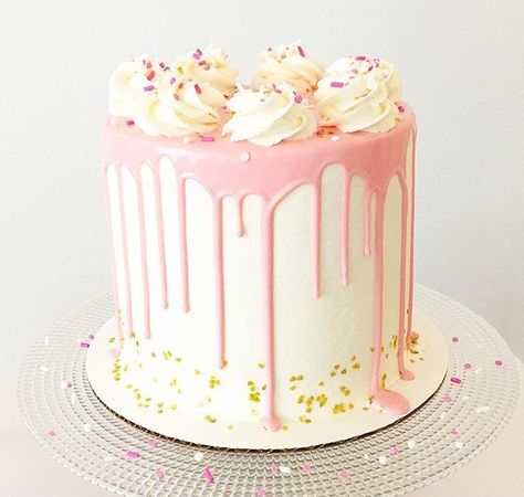 Drip cake Drizzle Cake Birthday, Simple Drip Cake Ideas Birthday, Simple Drip Cake, Drip Cake Ideas, Sprinkle Drip Cake, Pink Drip Cake, Birthday Drip Cake, There's No Tomorrow, Candy Birthday Cakes