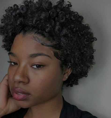 Short Natural Curly Hair, Twa Hairstyles, Natural Hair Cuts, Makeup Tip, Natural Hair Short Cuts, Big Chop, Natural Hair Styles Easy, Penteado Cabelo Curto, Hair And Beauty