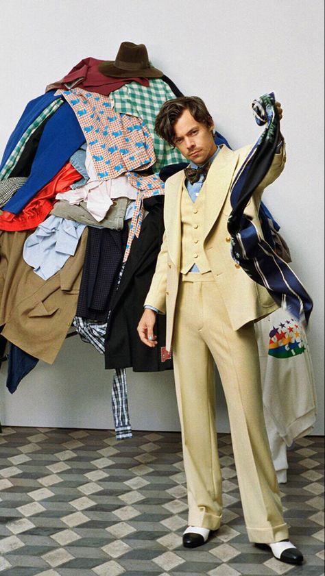 Gucci Hahaha, Harry Styles Gucci, Gucci Campaign, Cream Suit, Harry Styles Outfit, Harry Style, Harry's House, Gq Magazine, Harry Styles Photos