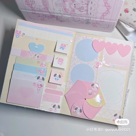 Tarjetas Aesthetic, Cute Aesthetic Room, Kpop Sanrio, Aesthetic Paper, Stationery Desk, Paper Doll Printable Templates, Diy Crafts Bookmarks, Book Crafts Diy, Desk Inspo