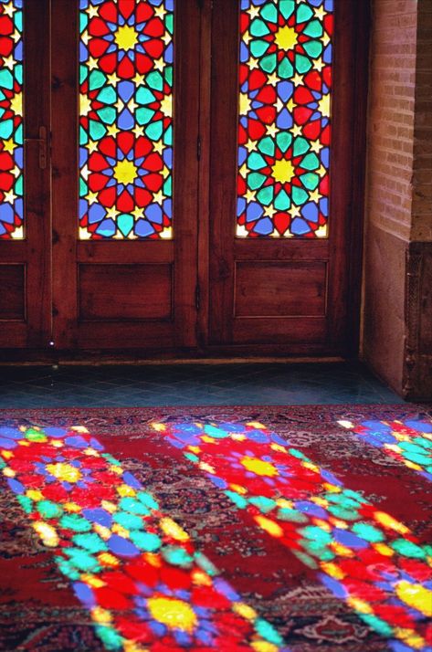 pink mosque in shiraz - nasir al mulk mosque in shiraz - interiors Mirror Wall Decor Ideas, Pink Mosque, Creative Mirror, Glass Tile Bathroom, Glass Aesthetic, Aesthetic Glass, Incredible Photos, Art Mirror, Stained Glass Door