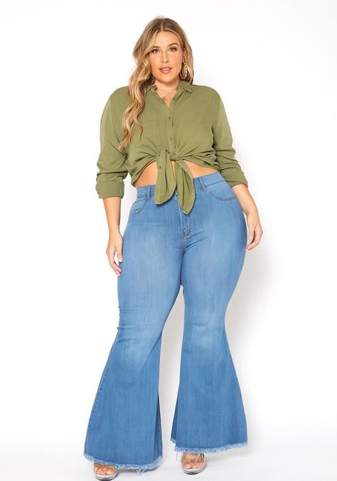 High Waisted Bell Bottom Jeans Outfits, High Waisted Bell Bottom Jeans, Cowboy Women, Bell Bottom Jeans Outfit, Jean Styles, High Waisted Jeans Outfit, Night Gown Dress, 70s Outfits, Mini Cami Dress