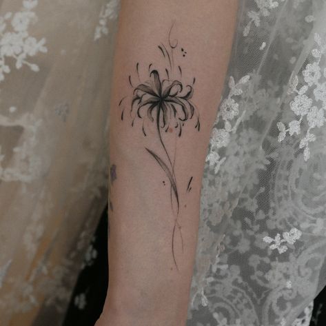 flowy spider lily ✨ *july appt booking via form (link in bio) ☽ done @moonatelier.tattoo ☽ #vienna #leaves #spiderlily #viennatattoo #femininetattoo #tattooideas #flowertattoo #leaves #asiantattoo #inktattoo Spider Lily Tattoo Black, Spider Lily Tattoo, Lillies Tattoo, Birthday Tattoo, Spider Lily, Spine Tattoos For Women, Spider Tattoo, Asian Tattoos, Lily Tattoo