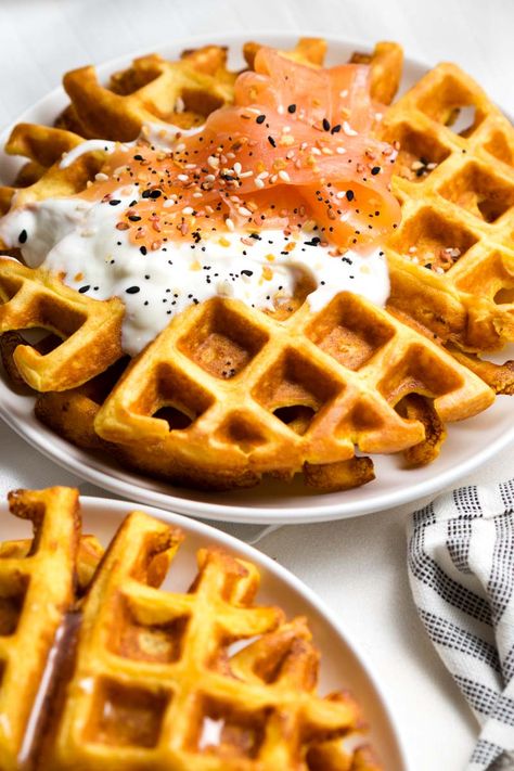 Cottage Cheese Chaffle, Cottage Cheese Waffle Recipe, Cottage Cheese Waffles, Oatmeal Cottage Cheese, Cottage Cheese Breakfast Bowl, Waffle Recipe Healthy, Make Oatmeal, Easy S, Cottage Cheese Eggs