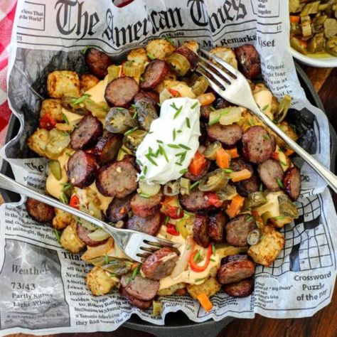 Brats and Tots (Bratwurst Nachos Recipe) - Bonappeteach Gluten Free Bratwurst Recipes, Dinner Ideas Brats, Bratwurst Breakfast Recipes, Bratwurst And Potato Recipes, Brat Leftover Recipes, Leftover Brats Recipes Healthy, Sausage Brats Recipes, Jalapeno Cheddar Bratwurst Recipes, Recipe With Bratwurst