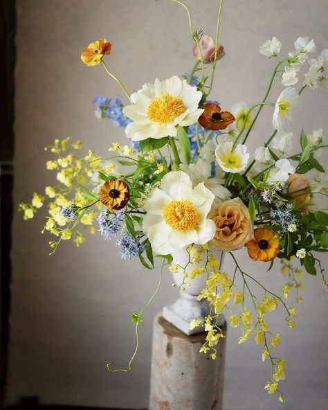 Instagram • Chats Texas Corn, Flower School, Flower Inspiration, Vase Arrangements, Locally Grown, Deco Floral, Table Flowers, Flower Farm, Arte Floral