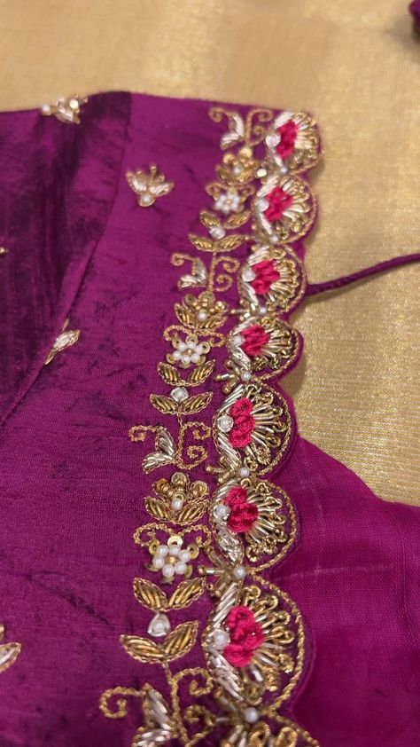 Simple Cutwork Maggam Work Blouses, Simple Maggam Work Neck Designs, Simpul Magam Work, Magam Blouse Designs Latest, Maggam Work Blouse Designs Latest Simple Thread Work, Gold Work Embroidery Blouse, Muggum Work Blouse Designs, Work Blouses Maggam Latest, New Model Maggam Work Blouse Designs