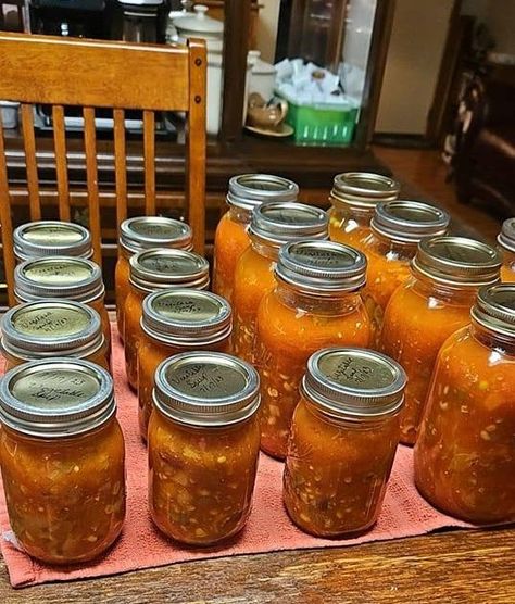 A Tradition of Homemade Vegetable Soup: A Recipe Tailored to Your Taste Canning Vegetable Soup, Canning Meals, Vegetable Soup Ingredients, Homemade Vegetable Soup, Canning Vegetables, How To Cook Beans, Chopped Carrots, Delicious Vegetables, Different Vegetables