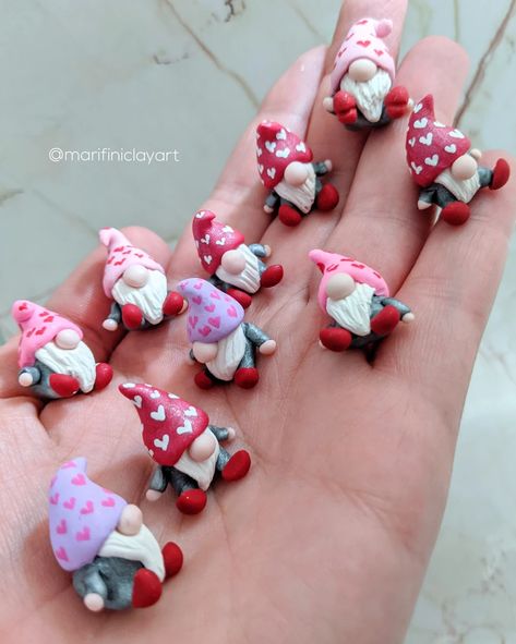 Miniature Gnomes, Flower Wall Hanging Decor, Diy Paper Wall Hanging, Room Hanging Decor, Wall Hanging Ideas, Flower Wall Hanging, Paper Wall Hanging, Polymer Clay Ornaments, Polymer Clay Figures