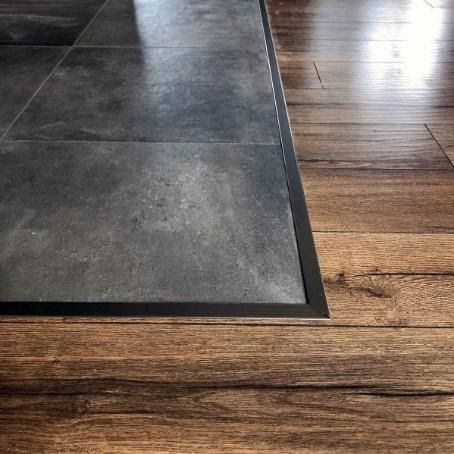 10 Great Ideas About Hardwood to Tile Transition – Easiklip Floors Wood Floor Transition Ideas, Tile To Wood Floor Transition, Floor Transition Ideas, Wood Floor Transition, Tile To Wood Transition, Diy Hardwood Floors, Floor Transition, Transition Ideas, Transition Flooring