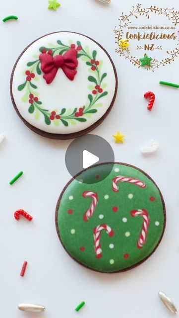 Natalia Campbell on Instagram: "A couple of simple & easy video tutorial using wet on wet cookie decorating technique for Christmas ✨️🎄 #christmascookies #candycane #christmaswreath #wetonwet #christmasiscoming #cookieliciousnz" Christmas Cookie Icing Designs, Christmas Cookies Decorating Videos, Simple Christmas Decorated Cookies, Wet On Wet Sugar Cookie Designs, How To Ice Christmas Cookies, Wet On Wet Cookie Decorating Christmas, Elf Sugar Cookies Decorated, Wet On Wet Royal Icing Christmas, Ornament Decorated Cookies