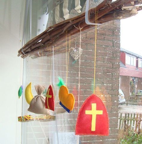 Sinterklaas decoratie voor in huis. De leukste accessoires in zwart wit, van hout, om zelf te maken en kant en klaar te kopen. St Nicholas Day, 5 December, St Nicolas, Saint Nicolas, Saint Nicholas, December Daily, St Nicholas, Autumn Activities, Favorite Holiday