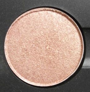 Best Mac Products, Ideas Nails Summer, Mac Eyeshadow Swatches, Beige Skin Tone, Best Mac Makeup, Mac Eyeshadow Palette, Mac Shadows, Mac Products, Best Mac Lipstick