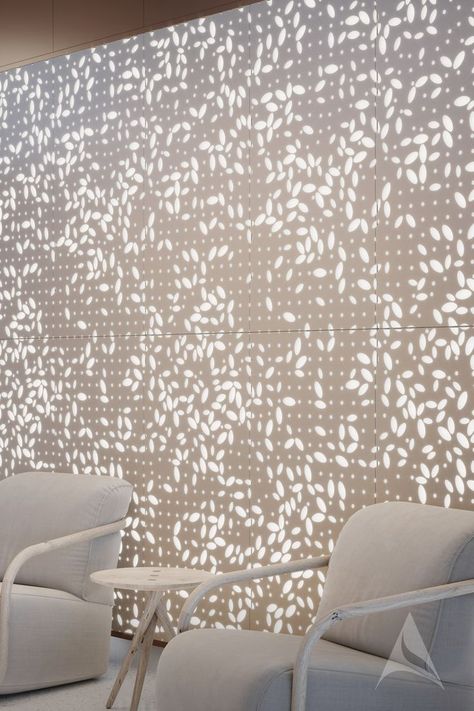 Vapor® Bloom’s powder-coated aluminum torsion spring panels radiate life through biomorphic patterns that subtly evoke foliage or blossoming petals. Optimize wellness by enhancing acoustic comfort with our high-performance Soft Sound® backers. Acoustic Feature Wall, Perforated Panel, Hotel Feature Wall, Metal Mesh Interior Design, Metal Mesh Ceiling Interior Design, Wall Showcase Design, Aluminium Honeycomb Panel, Backlit Perforated Metal, Perforated Metal Facade Pattern