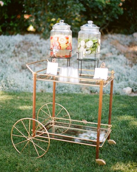 Here's another water bar cart to inspire your own. We're partial to this station's gold accents—they give off major mid-century modern vibes. Refreshment Station Wedding, Drink Cart Wedding, Wedding Drink Cart, Water Station Wedding, Welcome Drink Ideas, Wedding Lemonade, Drinking Station, Drinks Cart, Station Photography