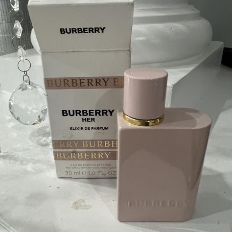 Burbbery Perfume, Burberry Her Elixir Aesthetic, Burberry Her Elixir Perfume, Burberry Her Perfume, Burberry Her Elixir, Her Elixir, Aesthetic Perfume, Burberry Her, Burberry Perfume