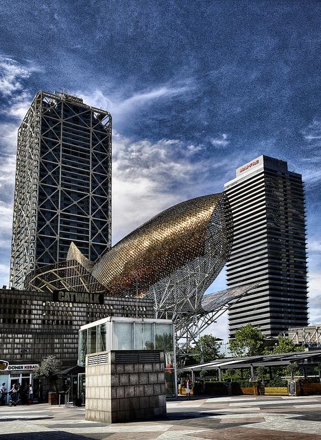 Gehry Architecture, Hotel Arts Barcelona, Barcelona Architecture, The Twin Towers, Barcelona Catalonia, Barcelona City, Amazing Buildings, Barcelona Travel, Twin Towers